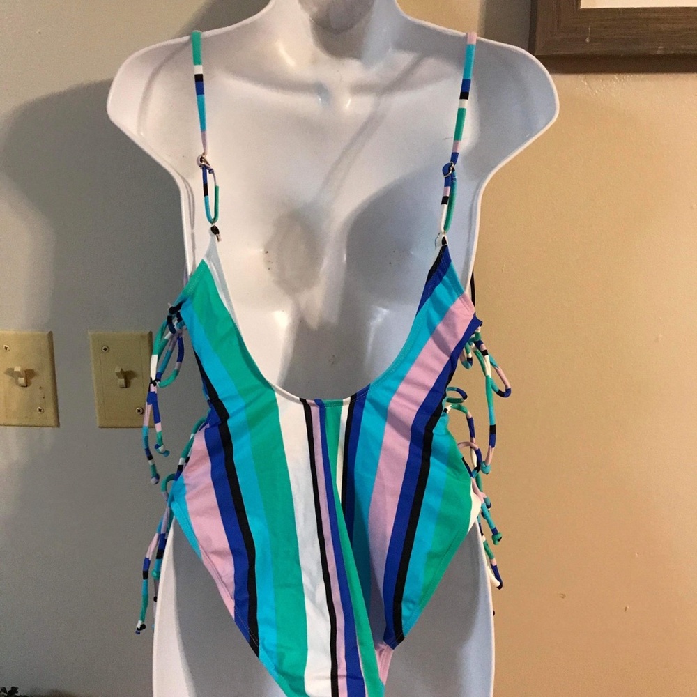 Swimsuit - Picture 3 of 4